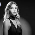 Portrait noir et blanc style star de cinéma réalisé en studio à Clermont-Ferrand. Modèle : Appoline Photographe : Jérôme Pallé.
